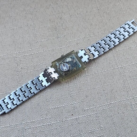 Vintage Swatch Swiss Ladies Wristwatch Quartz Analog Silver Tone Wrist Watch - Picture 7 of 12